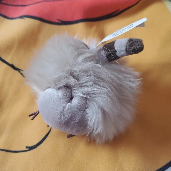 Pusheen Fluffy Pom Keychain - Picture 6 of 6